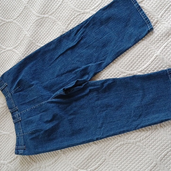 Gloria Vanderbilt High Waisted Stretch Capri Jeans - Picture 6 of 12